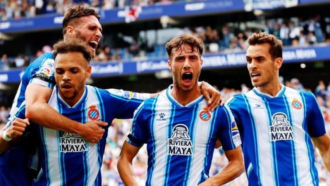 而巴塞罗那 而巴塞罗那