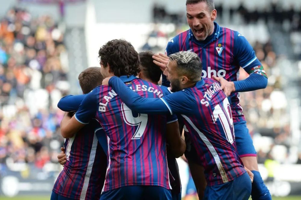 焦点对阵与 焦点对阵与